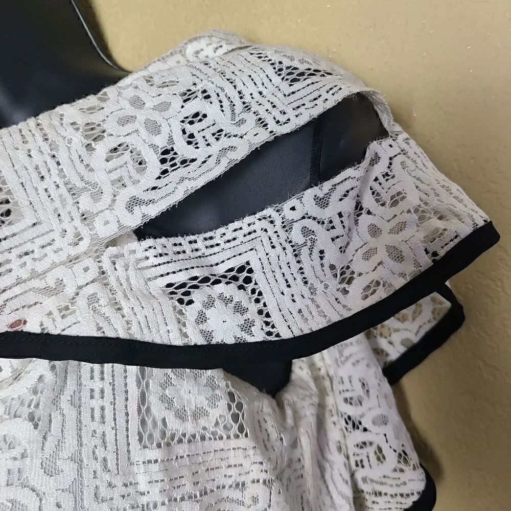 Wayf Lace Top   - Picture 6 of 9